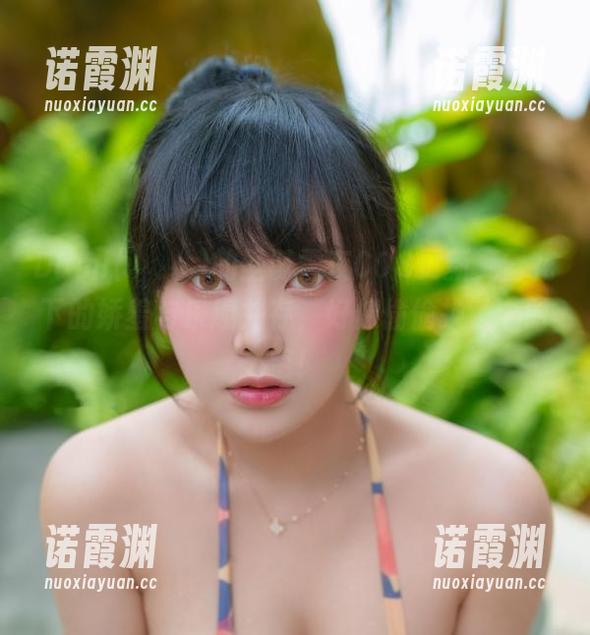 Dami(퀸다미)的圣诞雪夜COS更新，雪花下的娇羞与乐趣并存，好像偷偷换了个时空！