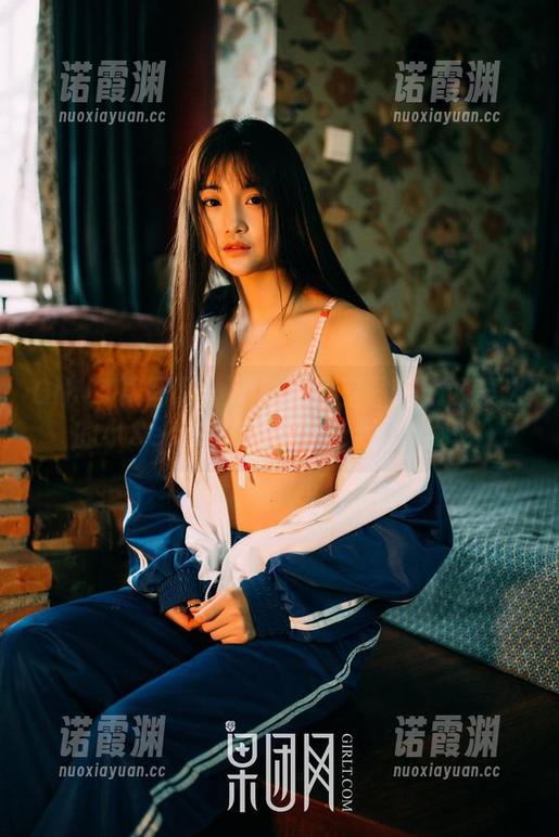 GIRLT果团网-周妍希 GIRLT果团网 - 周妍希教室图册:课桌边的小Secrets,别想让我说出来!
