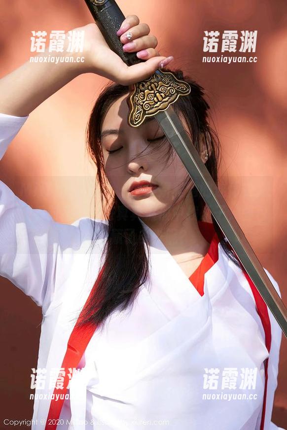 MiiTao蜜桃社 - 伊素妍和她的连体衣，观看时我发现在真真假假中找乐子，图包里藏了多少呢？