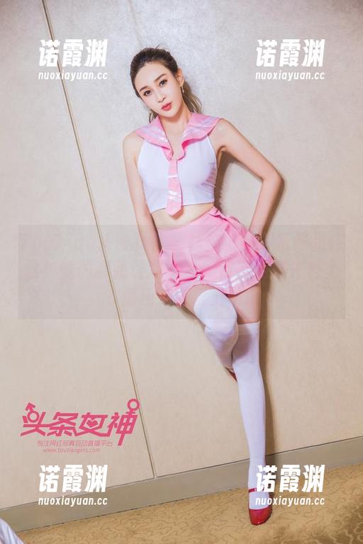 TouTiao头条女神-林依依 TouTiao头条女神 - 林依依的高清作品在这!她的套装让我思考:到底我是先爱上衣服还是先爱上她?