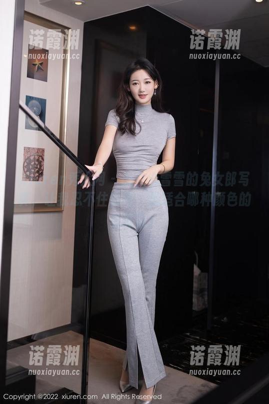 Xiuren秀人网 - 少女心雪雪的兔女郎写真，让我忍不住思考：我适合哪种颜色的兔耳朵？