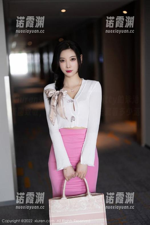 Xiuren秀人网-赵小米kitty Xiuren秀人网 - 向赵小米kitty的泳池美图致敬,打个比方,这水里藏着多少涟漪呢?