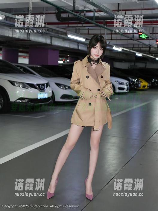 Xiuren秀人网 - 软软Roro的丝袜图包：穿起来像踩在云端，没有云端的淡淡忧伤。