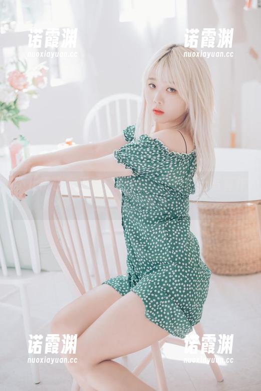不止于白衣天使：Zia(지아)的护士写真作品集慢慢展开