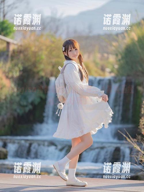 nagisa魔物喵的自拍写真：小猫咪正经起来太好玩了！