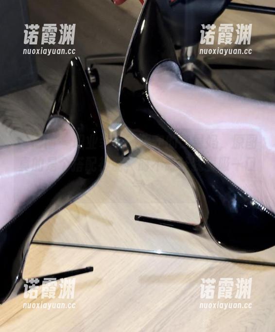 保守的二舅妈 微密圈 - 职业装下的保守的二舅妈,原图真的是个搭配神器,时不时让我狠吸一口气