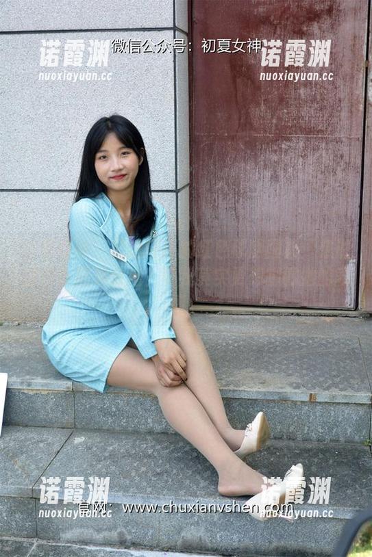 初夏女神-环环 初夏女神 - 精选环环的红色球服图集:想说这件衣服适合她?可我其实更想聊聊她的表情。