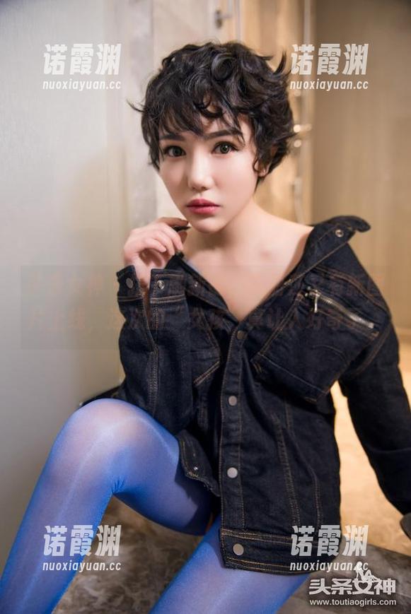 头条女神 - 按下刷新键，李丽莎又有新图片上线，这次的“女孩”真让人好奇了。