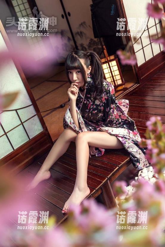 头条女神-瑞宝儿 头条女神 - 原图那只和服?瑞宝儿是直接打翻了颜料吗?哈哈!