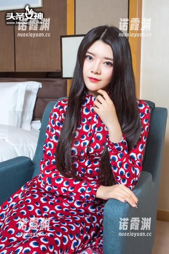 头条女神 - 语溪的泳池写真，高清明显是要营造什么…小暧昧吗？