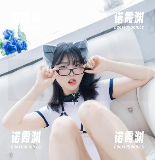 抓住宋哈娜(송하나)的BLUECAKE套图：难以置信的猫咪身段，蛋糕是她的零食大作战！