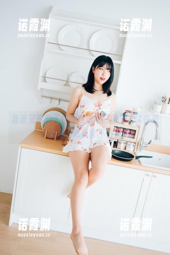最近又更新了宋哈娜居家的图集，实在是……随便一瞧就舍不得走啊。