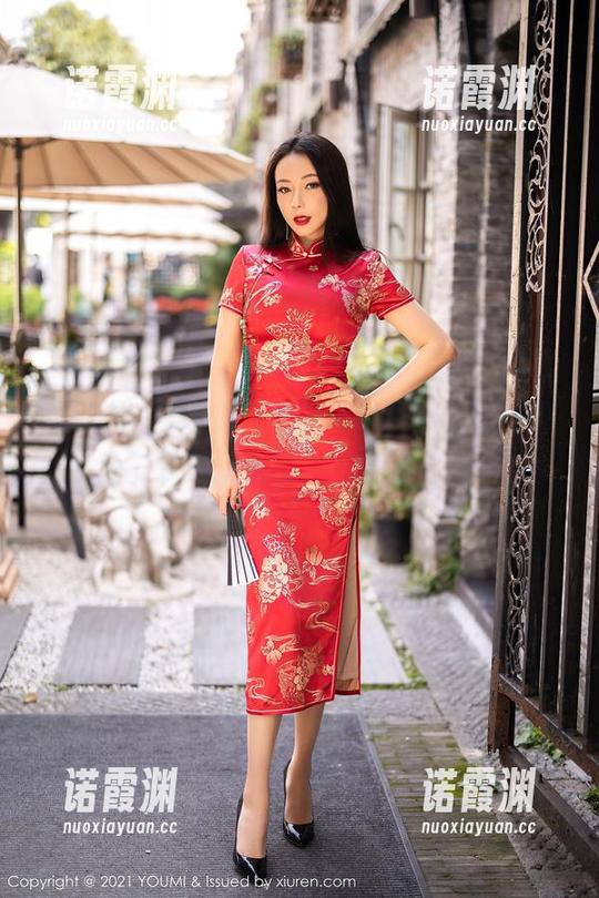 尤蜜荟-严利娅Yuliya 尤蜜荟 - 严利娅Yuliya黑白合集,向黑白电影致敬,安静中藏了点小调皮。