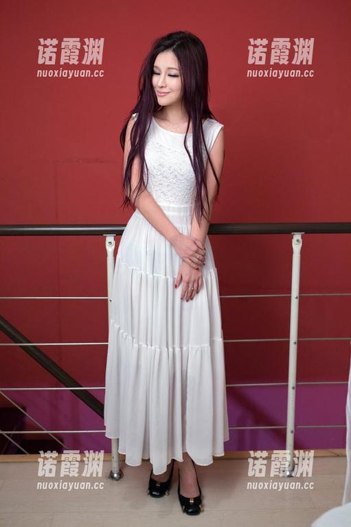 推女郎-吻熙 推女郎 - 观看吻熙的白色:竟然让我想起了白色洗衣粉,感觉要洗掉所有的烦恼,太神奇了!
