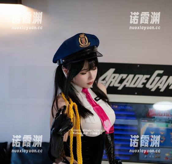 是一只废喵了 圣诞比基尼cos,是一只废喵了的创意我给满分,只是...