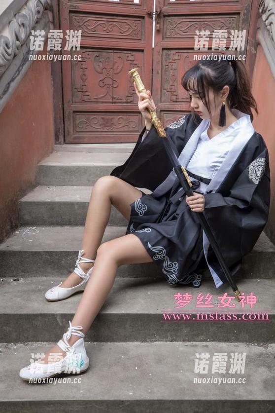 梦丝女神-雪馨 梦丝女神 - 虽然是丝袜合集,但雪馨的气质让我忘了主题。