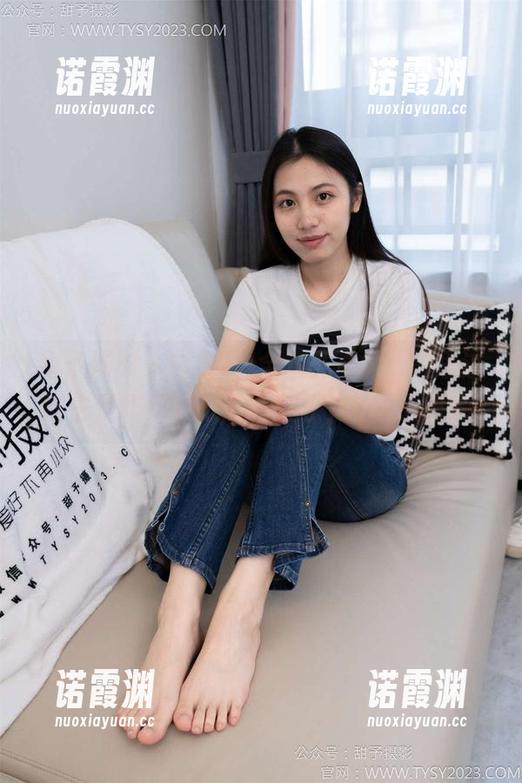 甜予摄影 - 白棉袜+全套扎心风，思思这博主是咋做到的，给我写个书我也想买!
