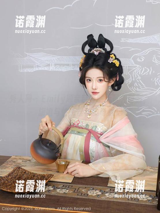 秀人网-Emily顾奈奈酱 秀人网 - Emily顾奈奈酱的无圣光时刻,旗袍与性感丝袜的奇遇记