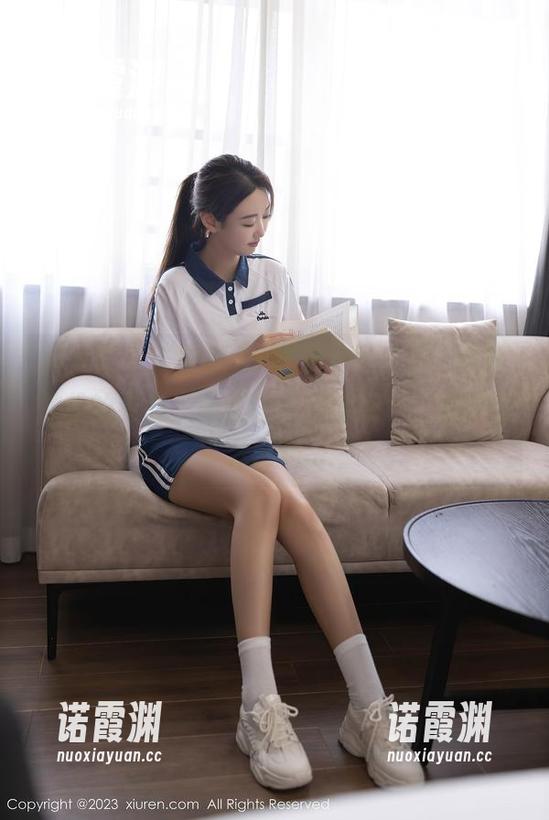 秀人网 - “安然儿·夏天”又来了，这种放松的姿态，简直让我徒增压力，谁能这么闲啊...