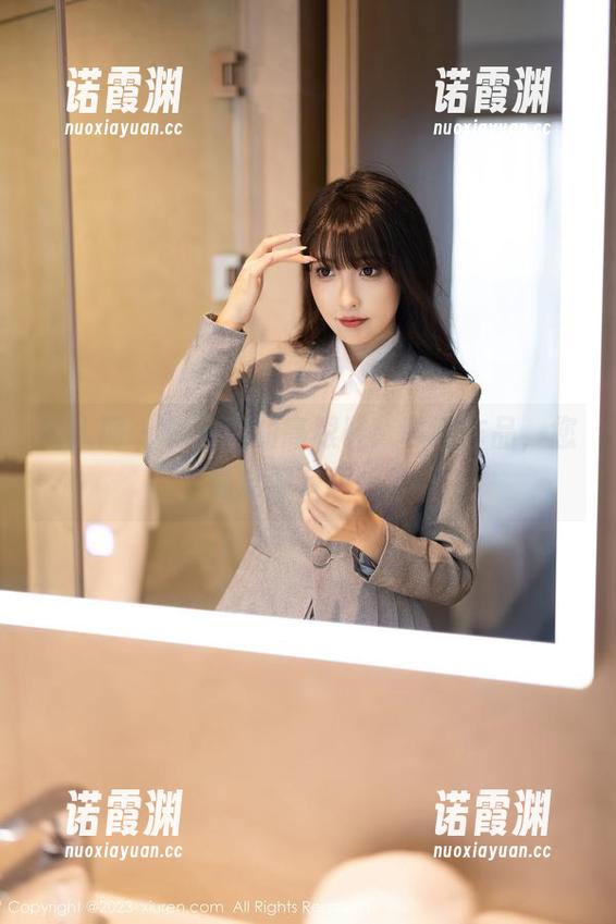 秀人网 - 李丽莎的高跟鞋：瞧这作品，您确定要下载吗？