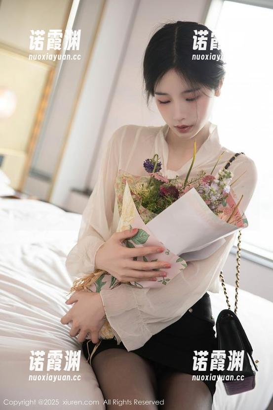 秀人网 - 有点儿意思，王曼柔的美腿定制写真来了
