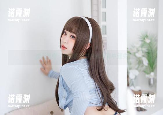 虚无缥缈：在胡桃喵的白丝写真中迷失