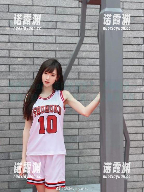 腐团儿Ikaros 腐团儿Ikaros花嫁套图来了,更新的每一张都有种“别离”的气息,让人欲罢不能。