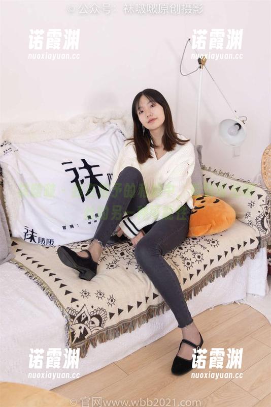 袜啵啵 - 我在稚予的私拍中，看到珠光咖丝的另一种可能性