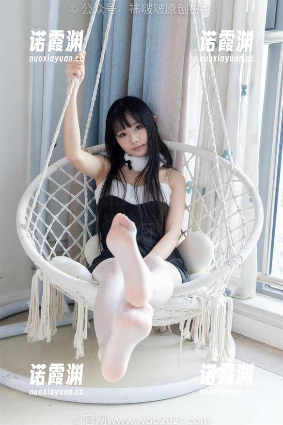 袜啵啵 - 给你佩戴能力，更新——芝士的白色吊带船袜大公开！