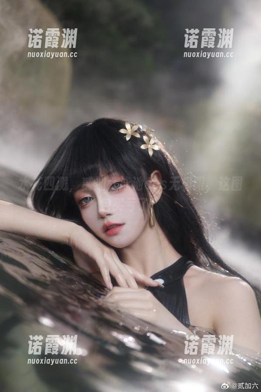 贰加六 水花四溅,贰加六泳池cos无极限,这图包买亏了!