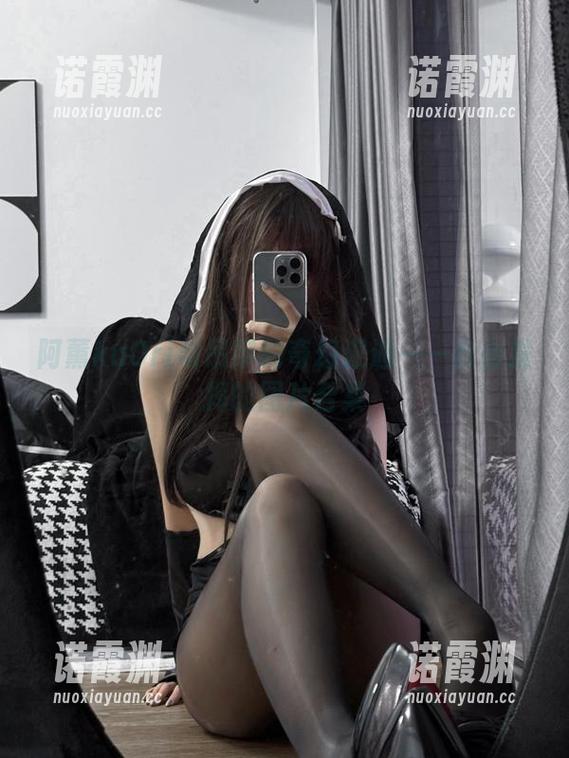 阿薰kaOri 阿薰kaOri与吊带的奇幻邂逅——自由发挥的图片合集