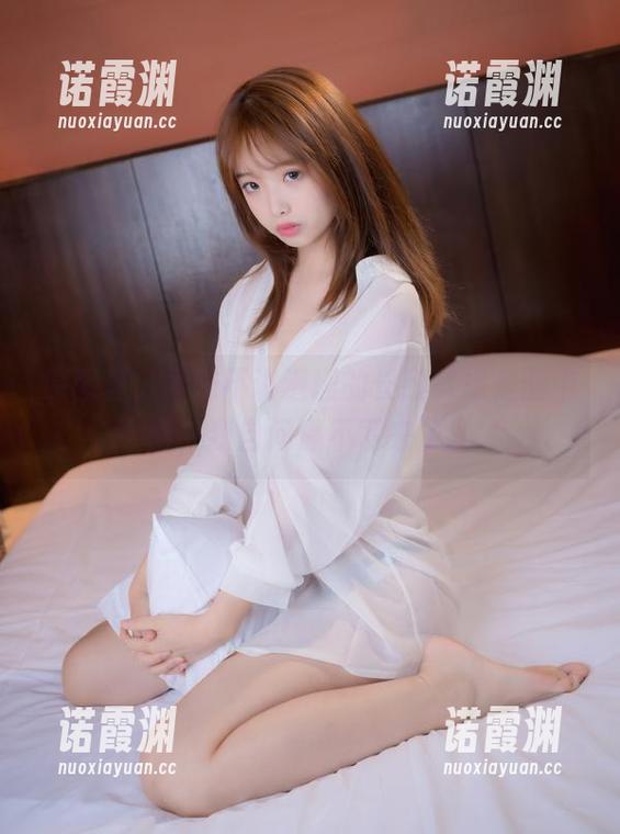 雯妹不讲道理 原图里,雯妹不讲道理的长腿就像是画中画,我自问停不下来了。