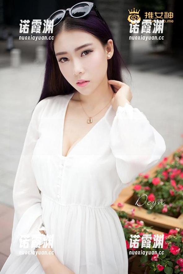 青豆客 - Una尤娜，那个私房写真里藏着的小甜心，真让人好奇她的衣橱。