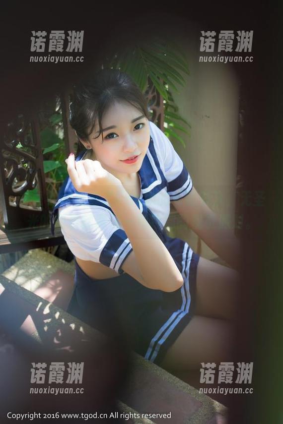 青豆客 - 欣赏尤Una娜的《秘书》，无圣光的图包就像是一场特别的视觉派对。