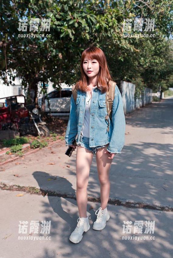 魔镜街拍-婷婷 魔镜街拍 - 不打折,免费送你婷婷的白色吊带连衣裙与黑丝美腿图集,今晚约不约?