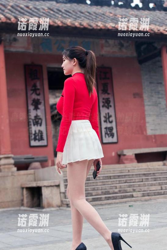 魔镜街拍 - 艾小青的体操服私拍原图，押韵的同时记得伸展一下关节哦！