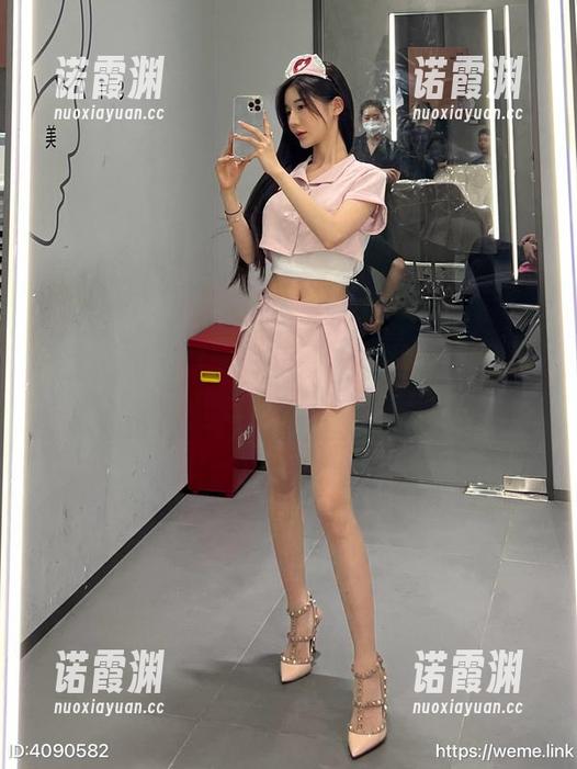 微密圈 - 绿色漏背裙配上黎允熙，福利就在原图等待好奇的你来发现。